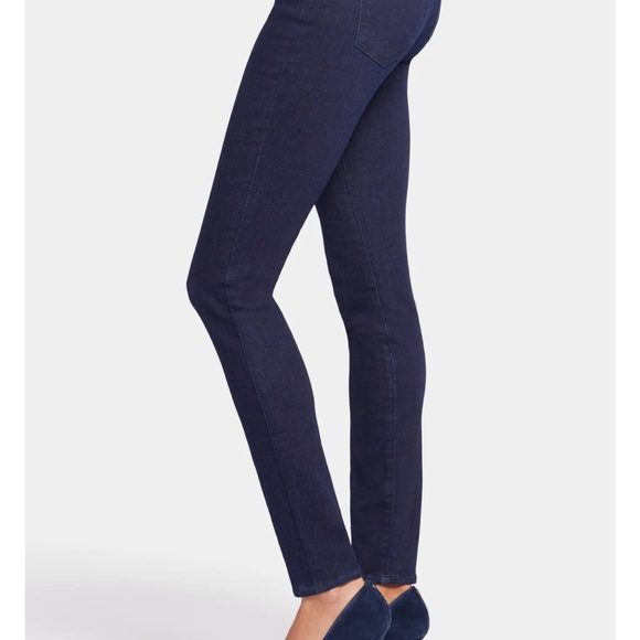 Woman’s NYDJ dark wash skinny jeans stretchy - Picture 3 of 3